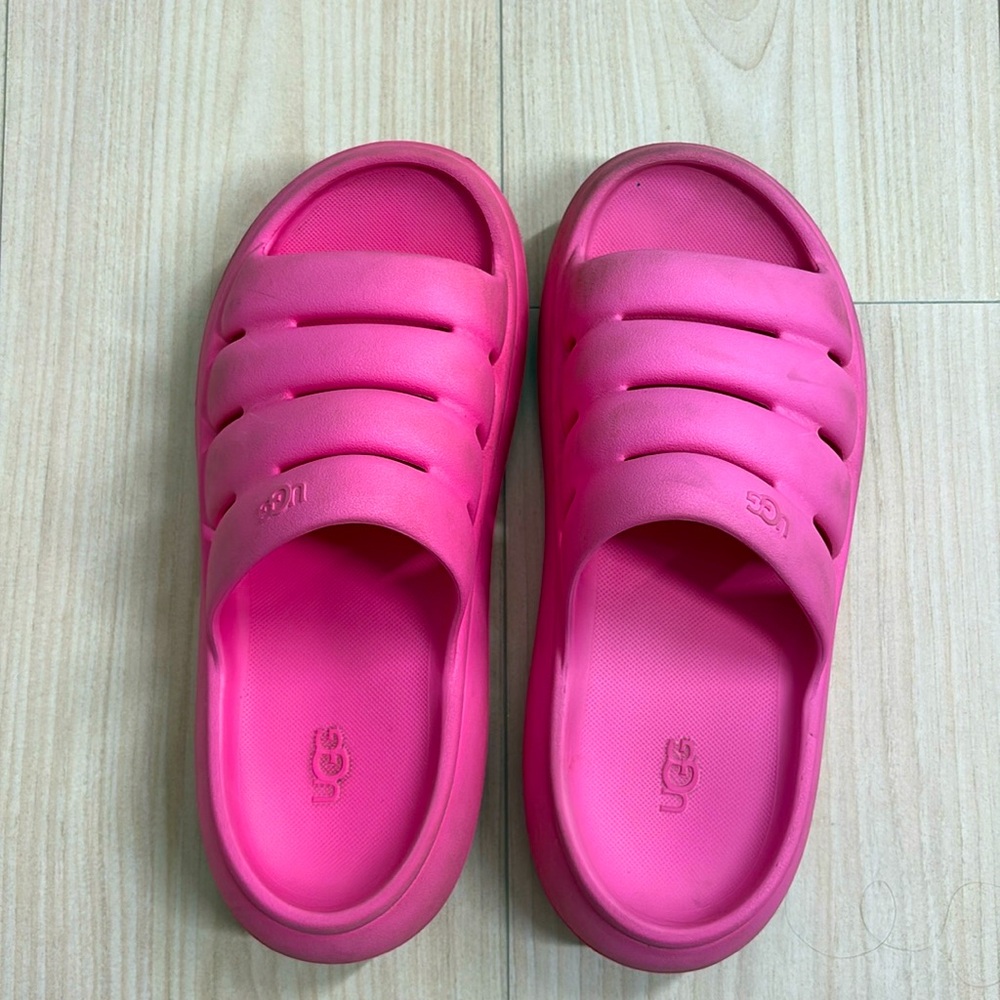 HOT PINK UGG SPORT YAH SLIDES size 10!